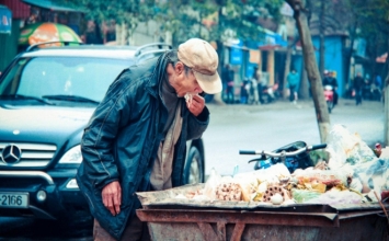 Ngẫm lại 2 hình ảnh có sức mạnh hơn 'vạn lời nói' từng gây xôn xao